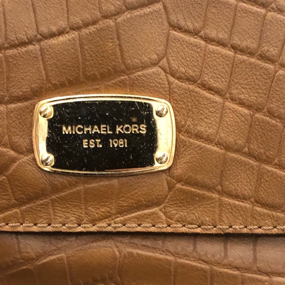 Michael Kors Tan Purse w/ Gold Chain - Picture 4 of 8